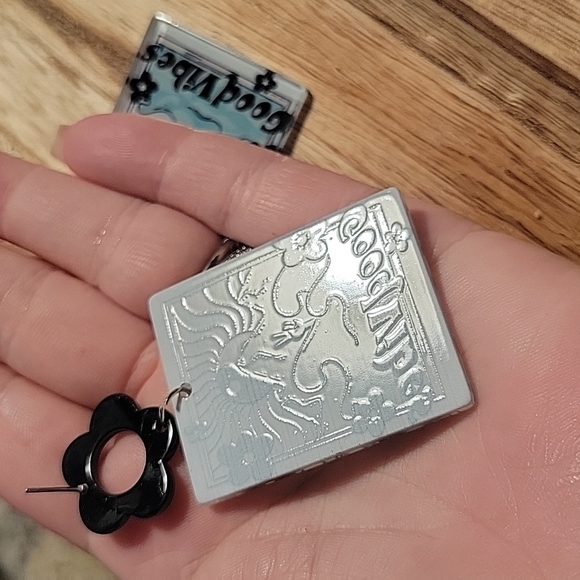 NEW Good Vibes Yin Yang Peace Sign Flower Power Dangle Earrings - Picture 4 of 5